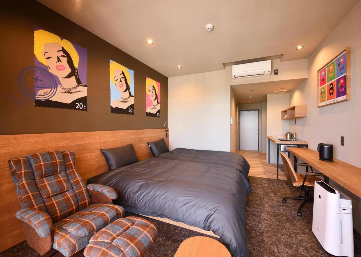 Hotel Pink Hibiscus Miyakojima  Extérieur photo
