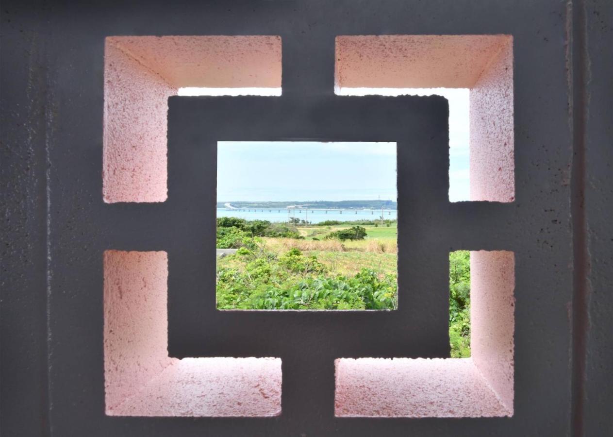 Hotel Pink Hibiscus Miyakojima  Extérieur photo